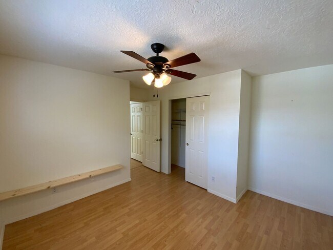 Building Photo - 3 Bedroom Home Available Near Golf Course ...