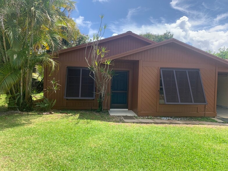 Building Photo - 558 SE 28th Ave