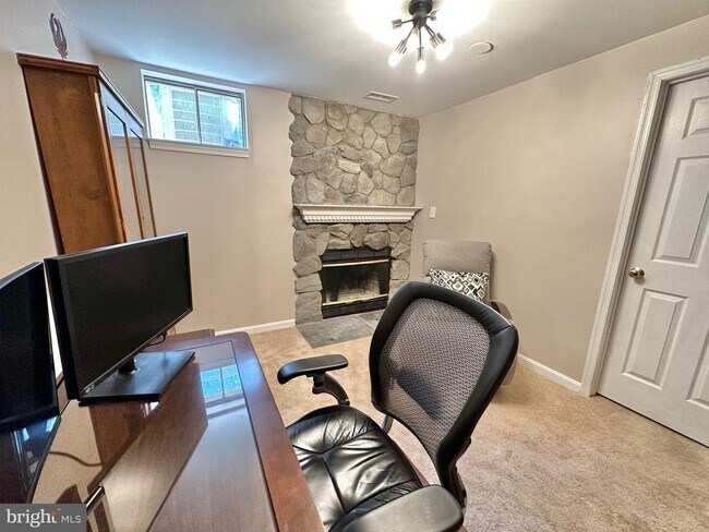 Building Photo - 103 Staunton Ct