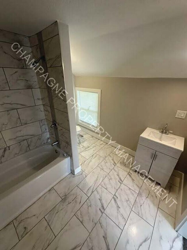 Building Photo - Fully Remodeled Home in KC