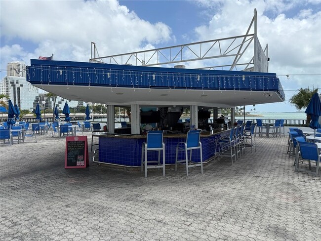 Building Photo - 801 Brickell Bay Dr