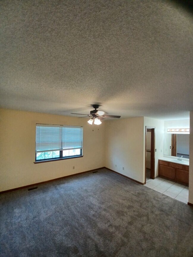 Building Photo - 6308 SW 27th St