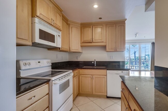 Building Photo - Amazing 2 Bedroom in Bankers Hill