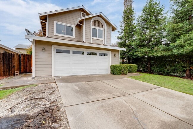 Building Photo - 3-Bed, 2.5-Bath Antelope Home with Vaulted Ceilings & Spacious Yard