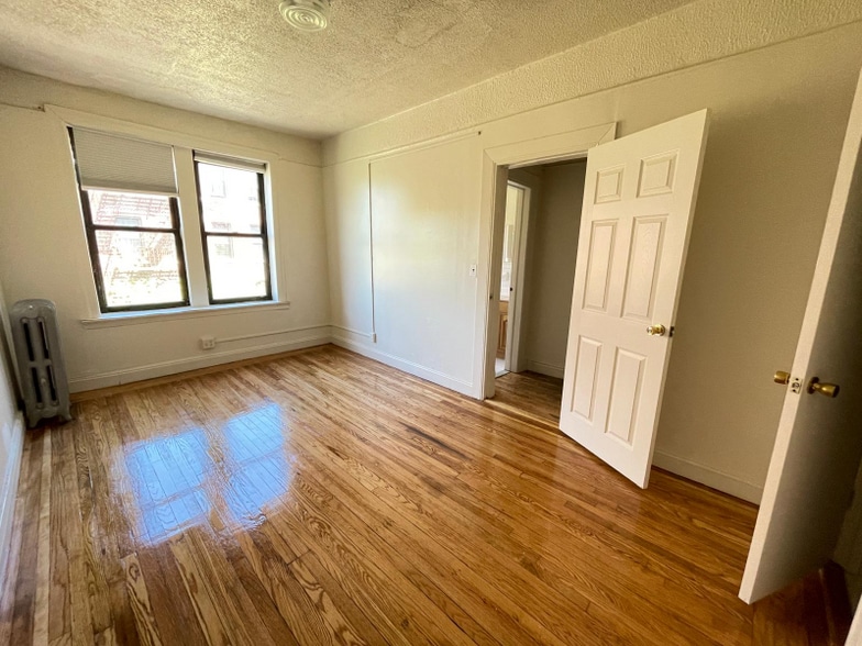 Building Photo - 4120 Carpenter Ave