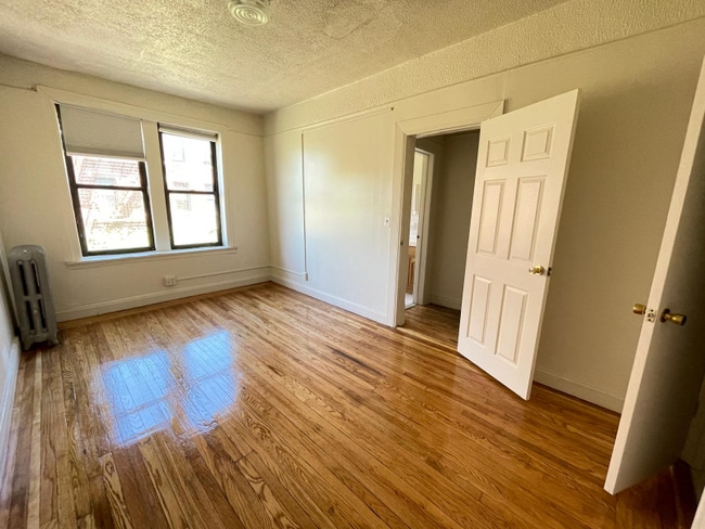 Building Photo - 4120 Carpenter Ave