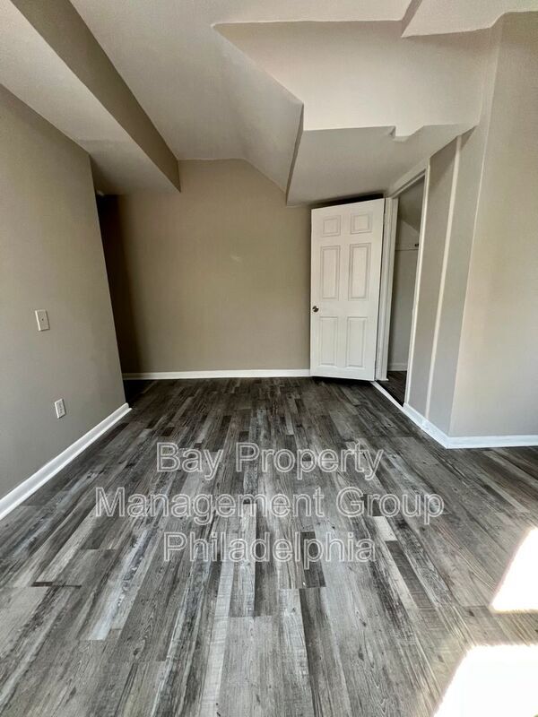 Building Photo - 2419 S 62nd St