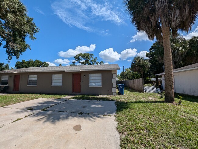 Building Photo - 416 40th St E