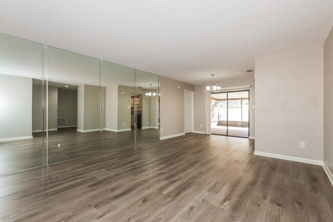 Building Photo - 813 Regal Palm Ct