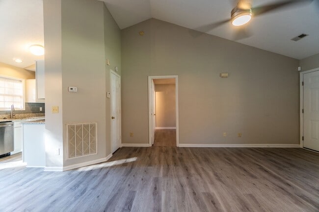 Building Photo - Beautiful 3 Bed 2 Bath home located in Greensboro!