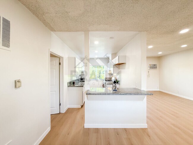 Building Photo - 13115 Oxnard St