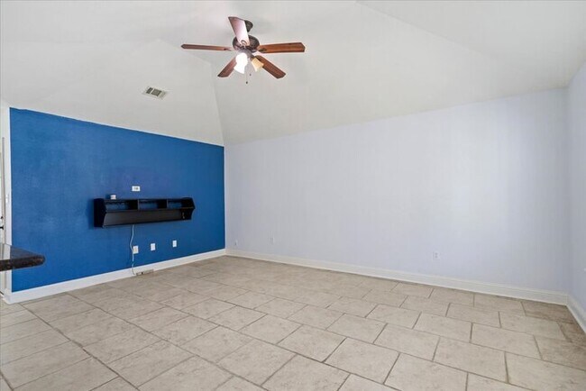 Building Photo - 15116 Rosewood St