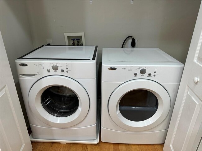 Building Photo - 3047 Lenox Rd NE