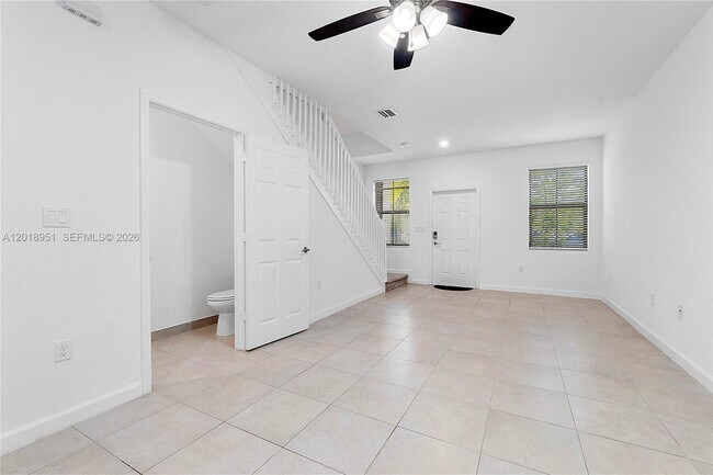 Building Photo - 1541 SW 28th St
