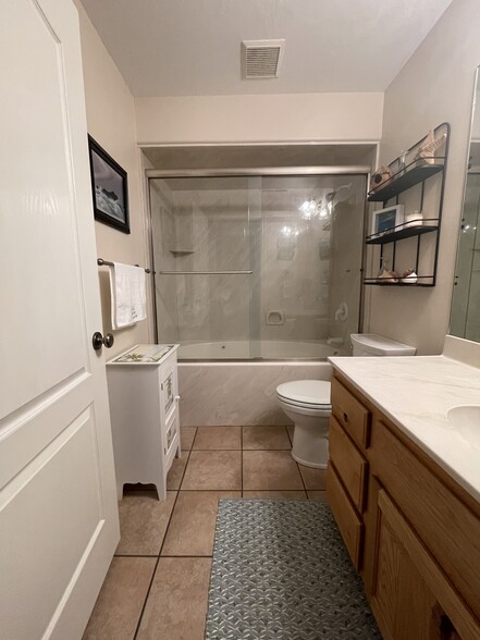 Building Photo - 3022 S Basswood Cir