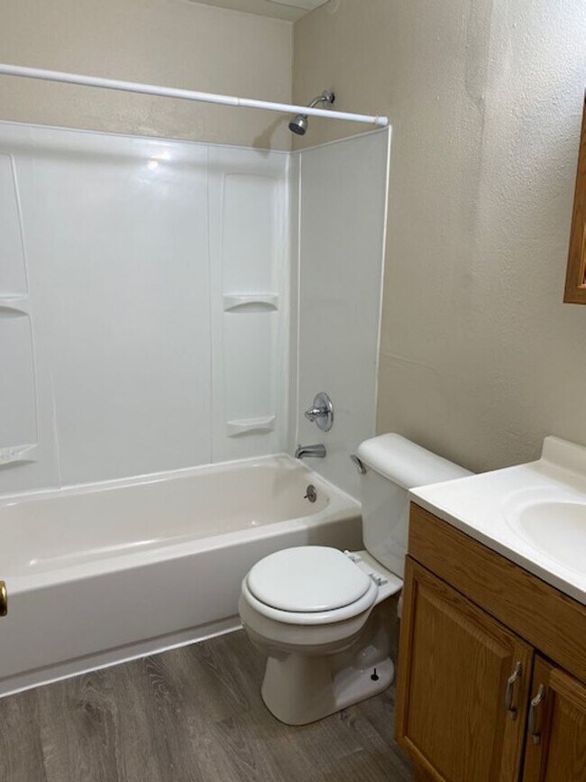 Building Photo - All Large Rooms in this 2 Bedroom Apt in C...