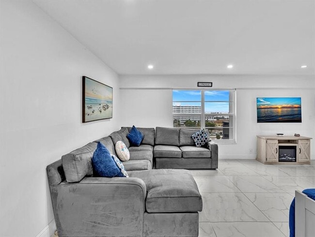 Building Photo - 5100 Dupont Blvd