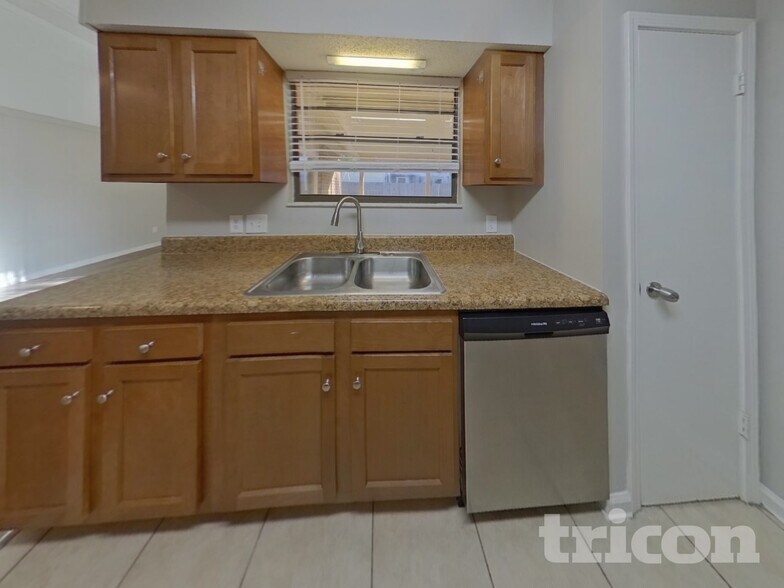 Building Photo - 2209 Constitution Dr