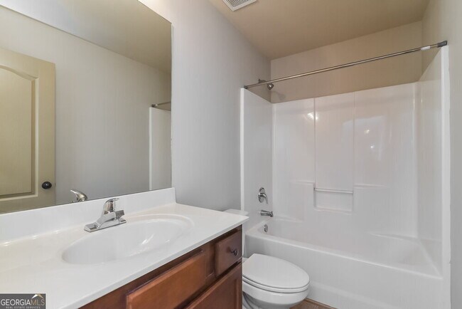 Building Photo - 3096 Montauk Hill Dr NE
