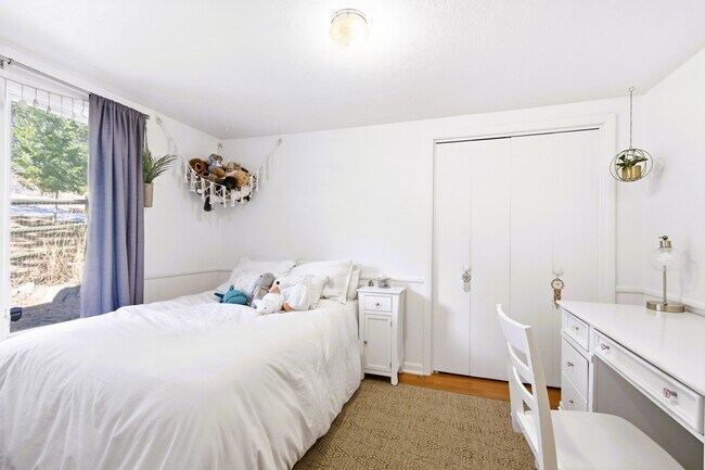 Building Photo - 499 Pine Song Trail