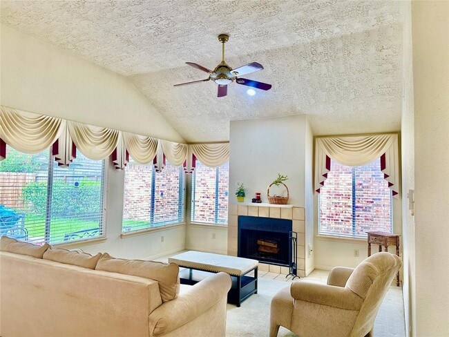 Primary Photo - 7818 Chinon Cir