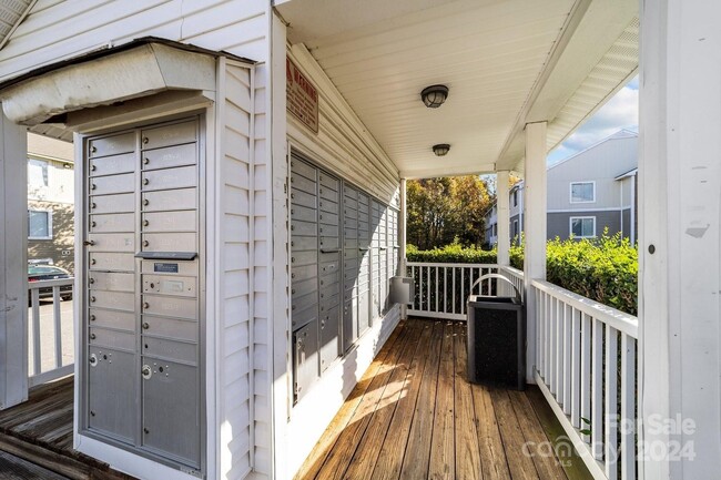 Building Photo - 9551 University Terrace Dr