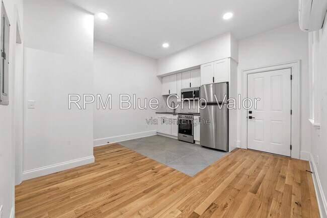 Building Photo - 1121 Dayton St