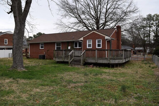 Building Photo - All brick rancher close to White Oak Mall and Richmond International Airport