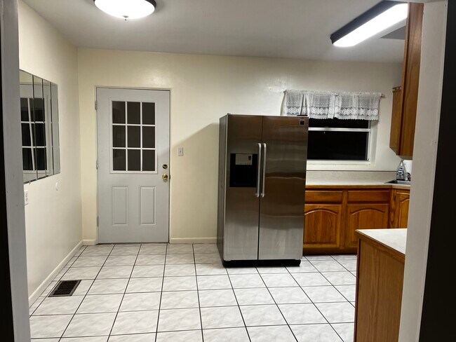 Building Photo - 424 N Frankfort Ave