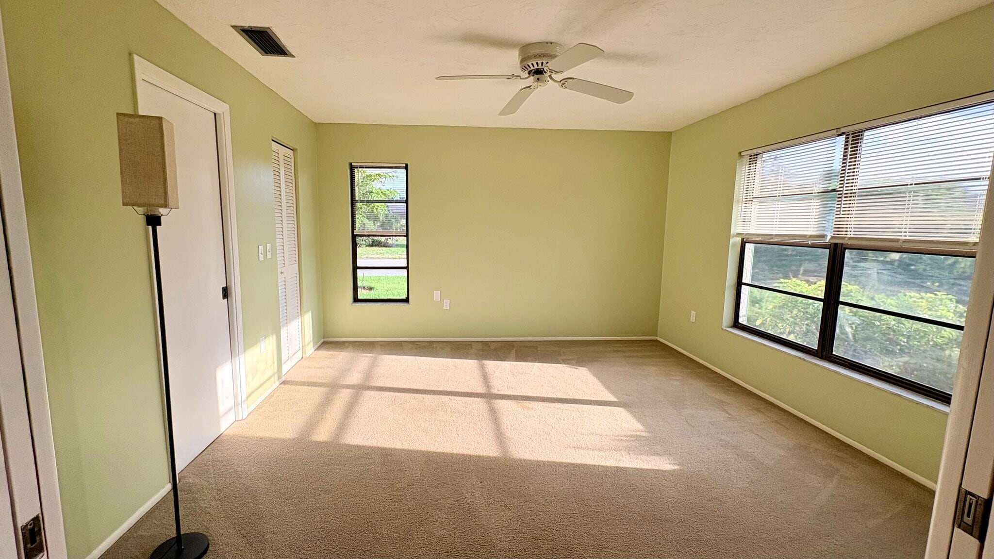Building Photo - 5001 Vivienda Way