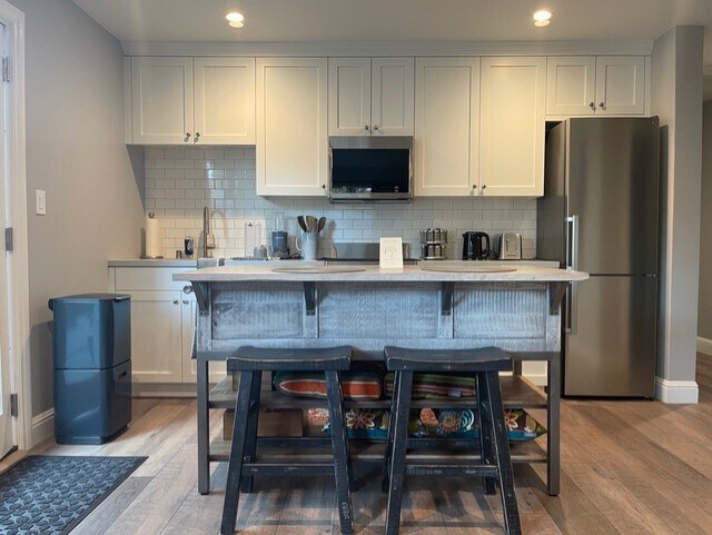 Kitchen/Island - 843 Southampton Dr
