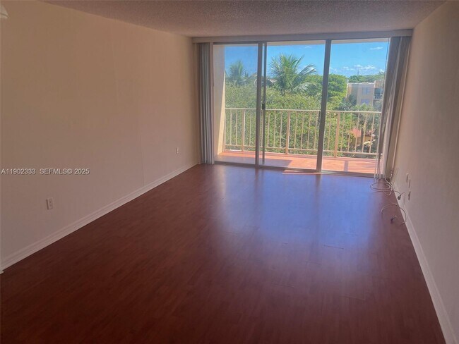 Building Photo - 13120 SW 92nd Ave