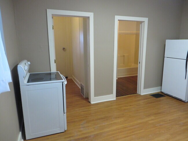 Building Photo - 1235 Swinney Ave