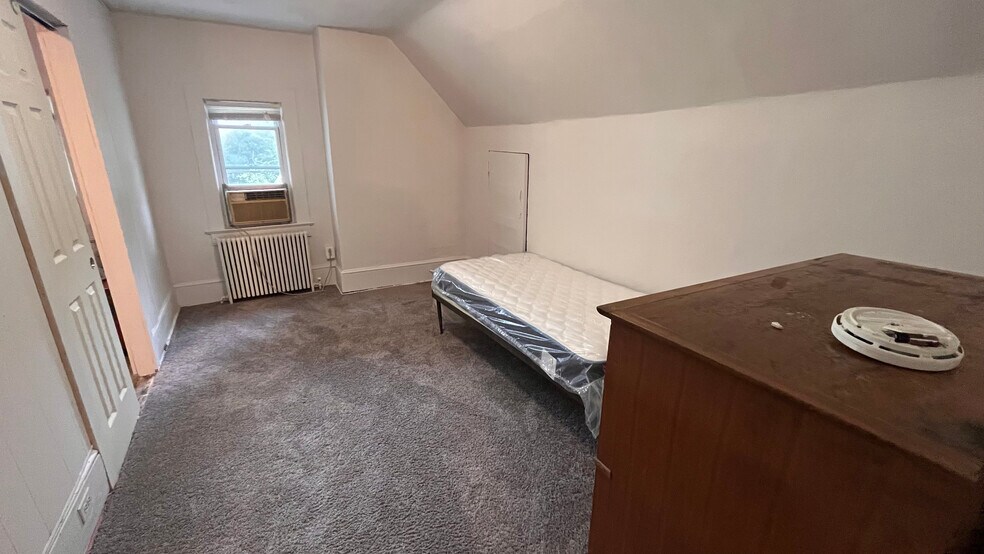 Building Photo - 5859 Hobart St