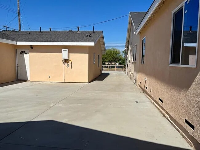 Building Photo - 1078 Washington Ave