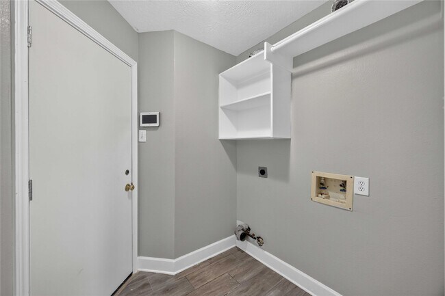 Building Photo - 3519 Crescent Dr