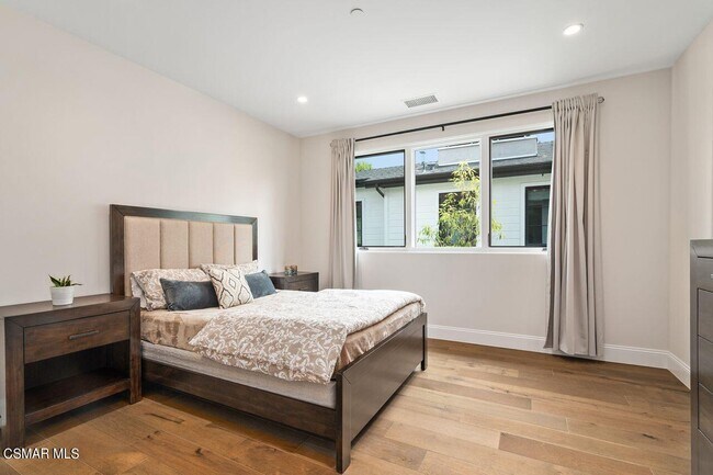 Building Photo - 12727 Landale St