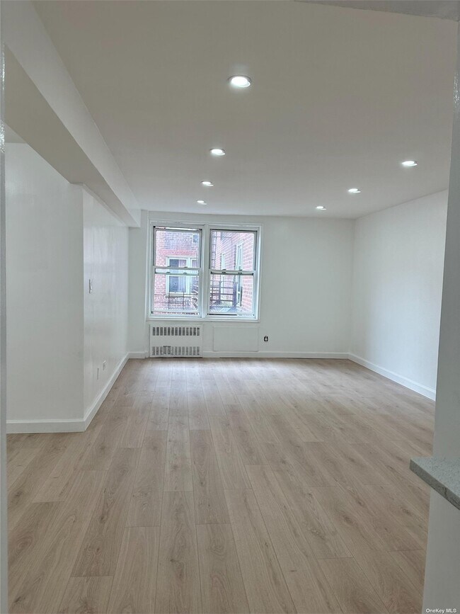 Building Photo - 43-43 Kissena Blvd