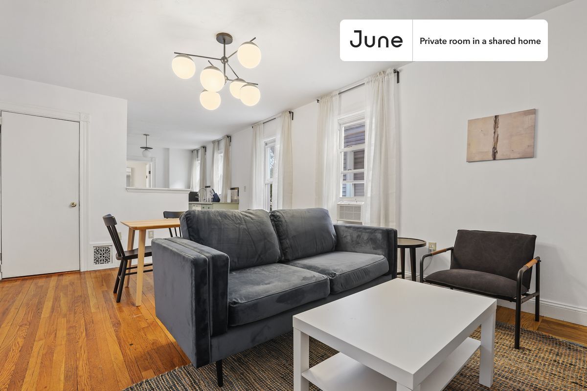 Building Photo - Room in Shared 3 bed/2 bath home