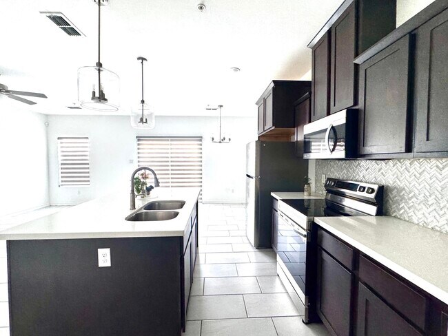 Building Photo - 9915 Borna Dr