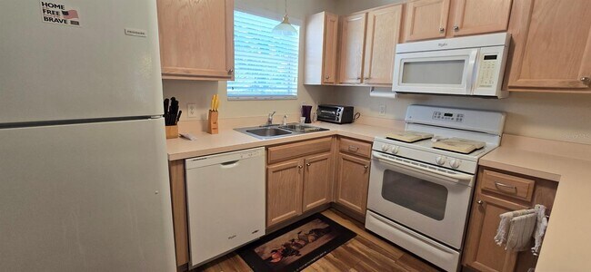 Building Photo - 1088 Gennesse Ln