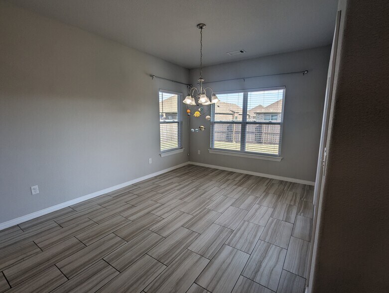 Breakfast/dining area - 4360 W Wales Dr