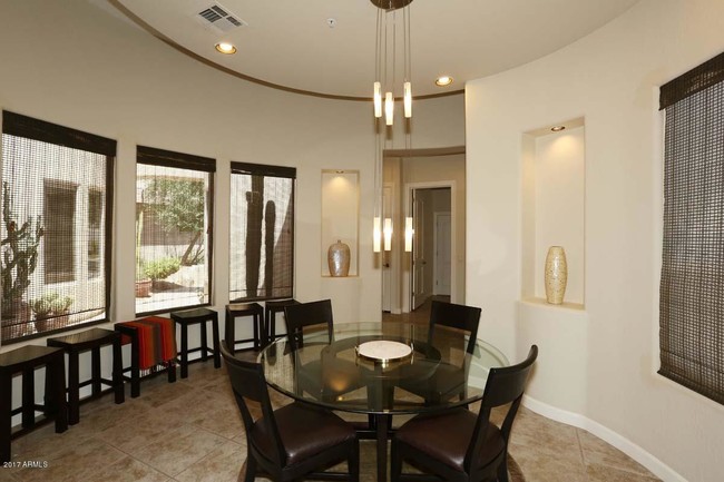 Building Photo - 7371 E Vaquero Dr
