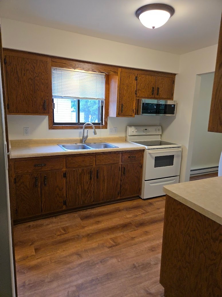Kitchen - 141 Maple Ave S