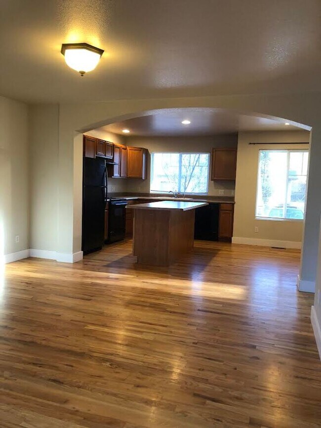 Building Photo - Charming 2br 1.5ba Two Level Condo in District 12 with Fenced Yard