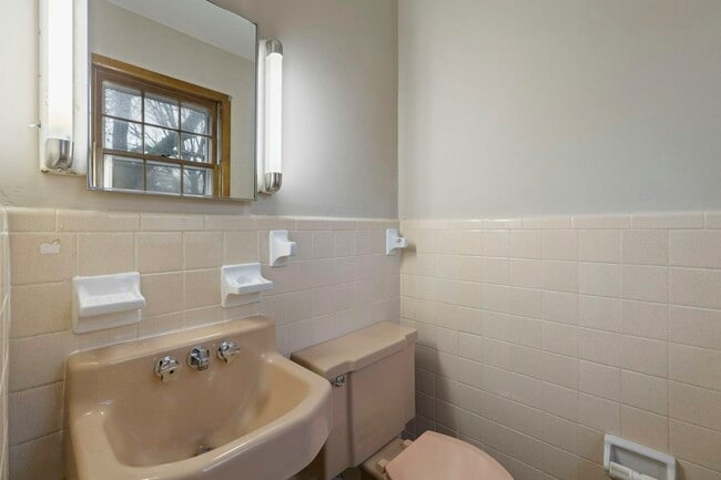 Building Photo - 3511 Purdy Dr NW