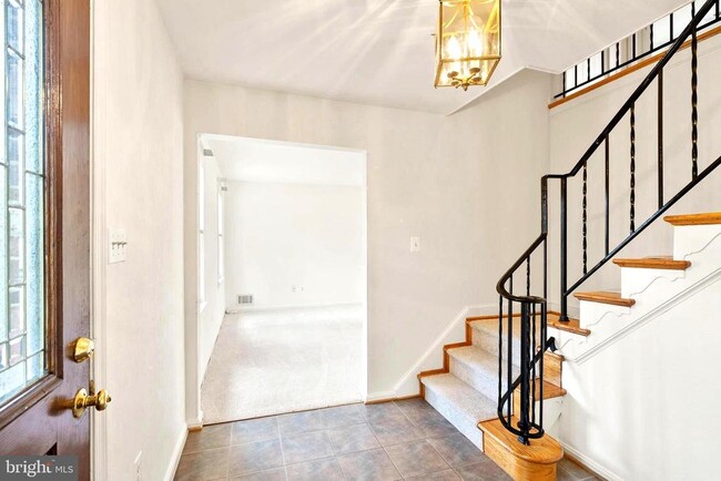 Building Photo - 7109 Davis Ct