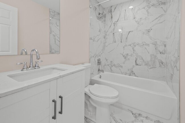 Building Photo - 546 W Parkside Dr