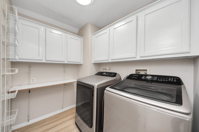 Building Photo - 1335 Crescent Pkwy Ct