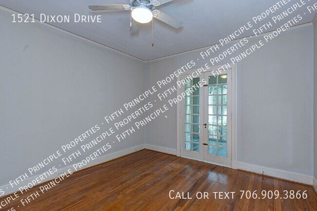 Building Photo - 1521 S Dixon Dr